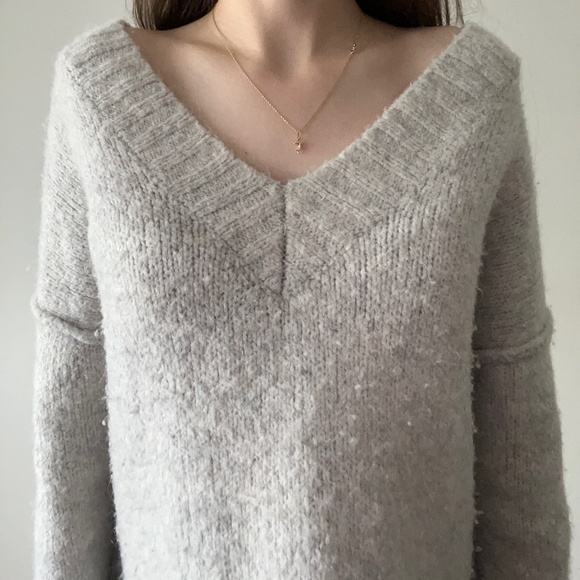 Zara Knit - Oversized Wool V-Neck Sweater: Women's M - Picture 4 of 8